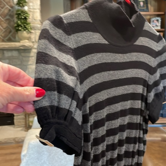 Women’s short sleeve turtleneck, lightweight blouse - Picture 2 of 4